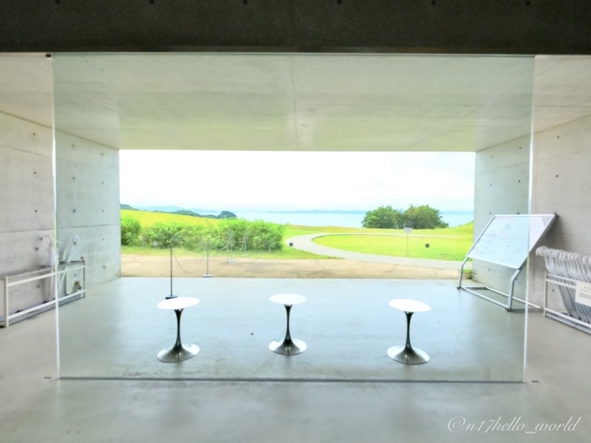 豊島美術館